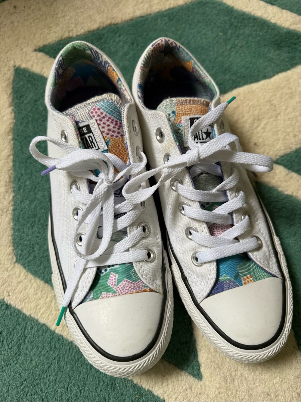 Converse' White Low Top Sneakers with Multicolor Pattern